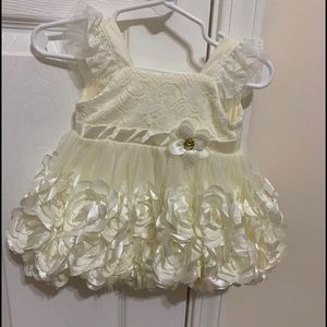 Little girl dress 0-3 months